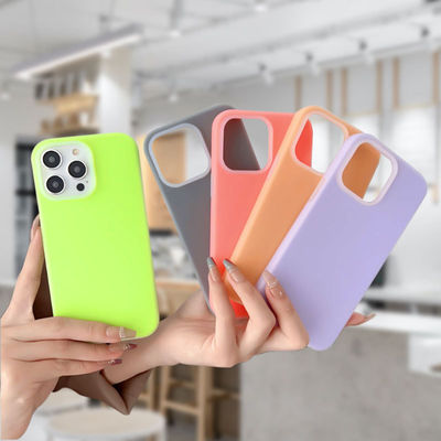 Un casque de téléphone en silicone liquide pour Apple 14 Promax